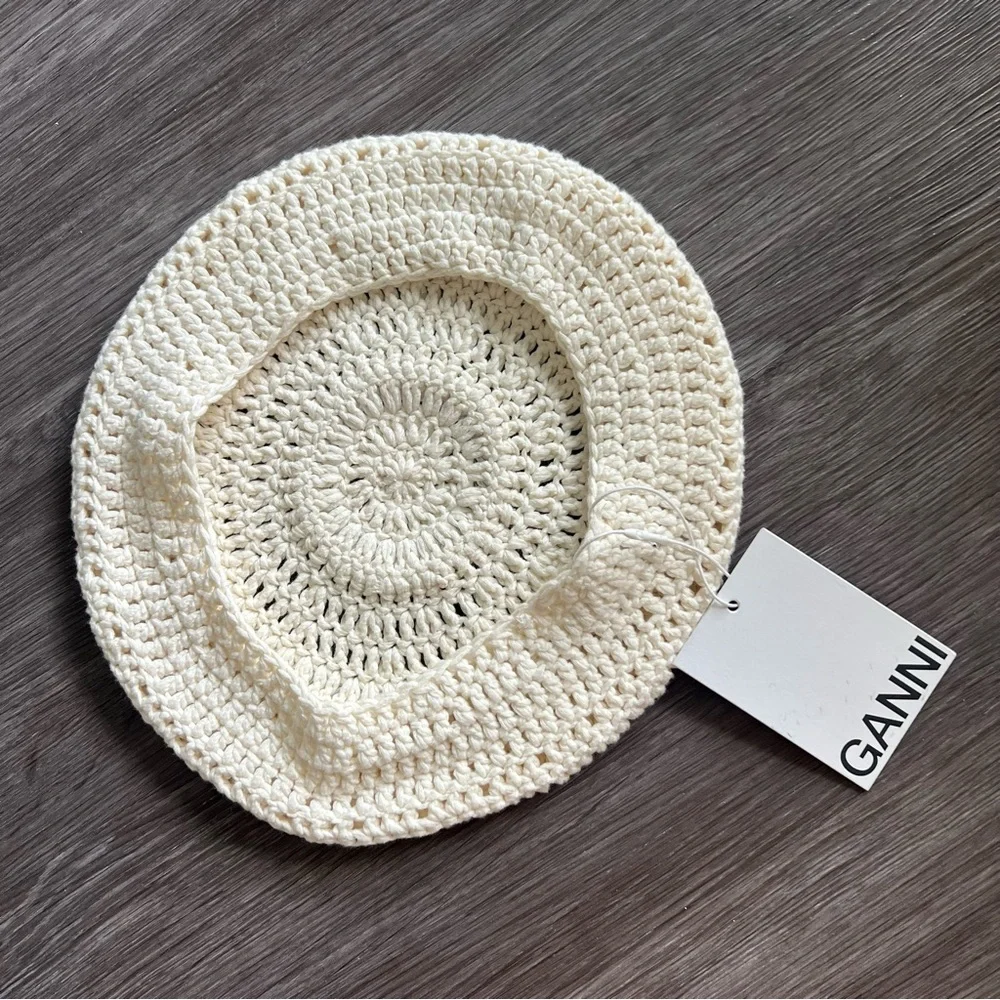 NEW GANNI Crochet Beret Hat Ivory Silver Disc Detail Women's One Size